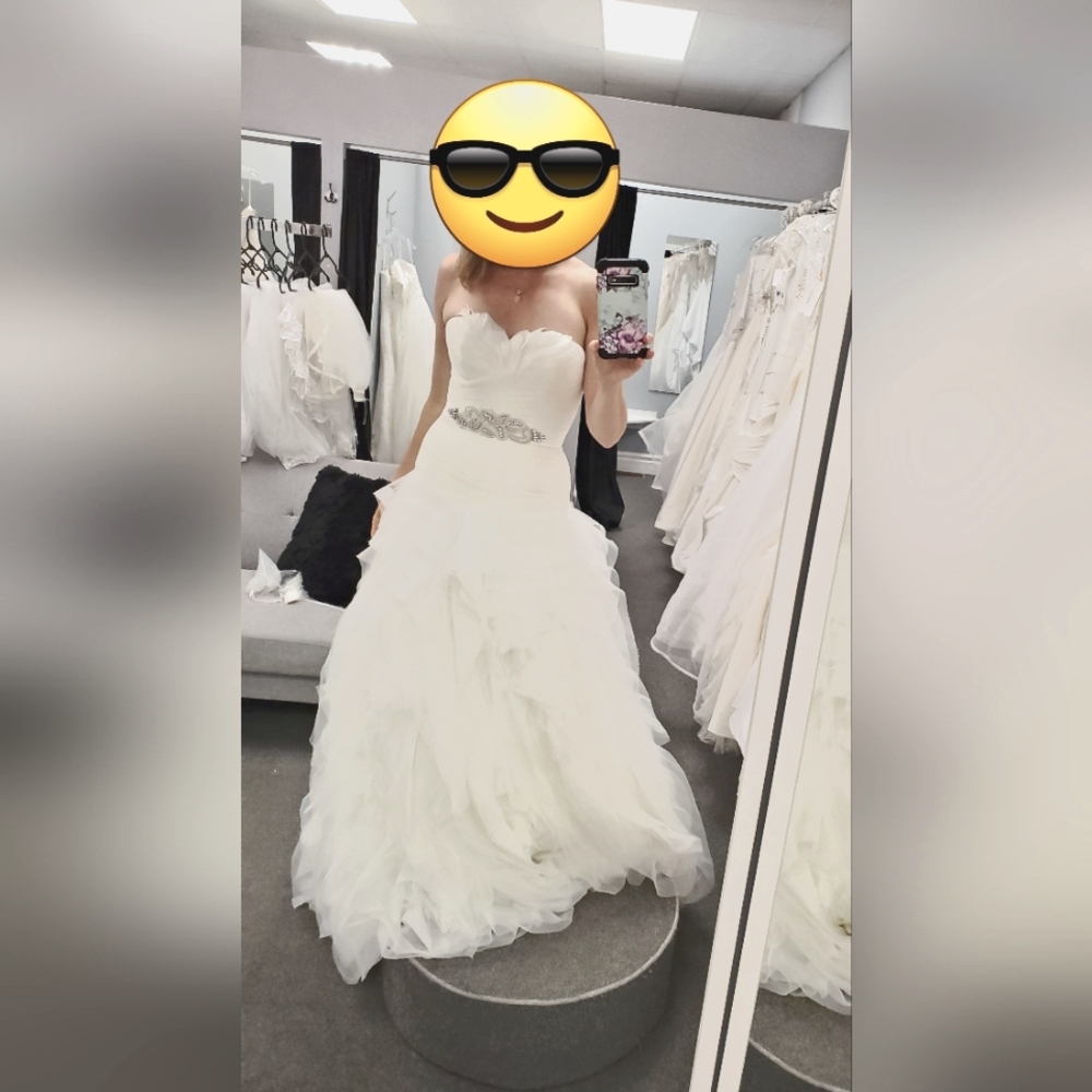 Unique Pronovias weddind dress